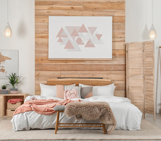 Stilvolle Holzwand in Dielenoptik als kreative Rückwandlösung für Betten.
